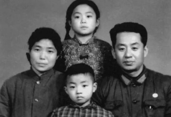 金星是男生還是女生(變性金星人物簡歷)