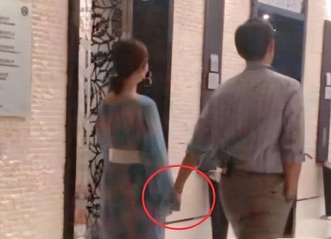 楊紫被曝疑與李現(xiàn)低調(diào)戀愛，多個細(xì)節(jié)太過巧合，還使用同款手機(jī)殼