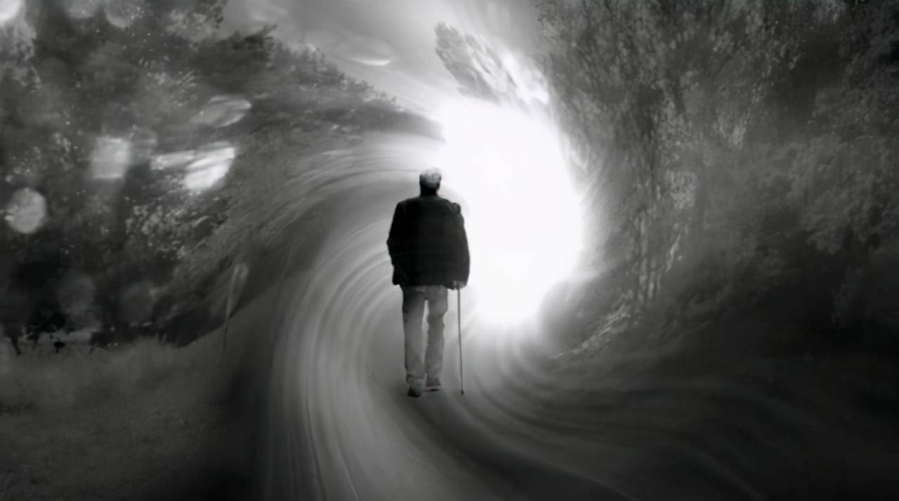 人死后會(huì)去哪里？科學(xué)家證實(shí)：臨死前可能真的看到“人生走馬燈”
