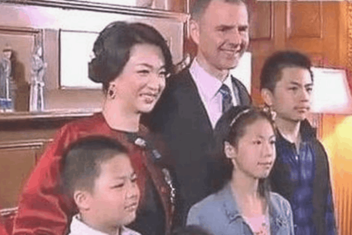 金星是男生還是女生(變性金星人物簡歷)