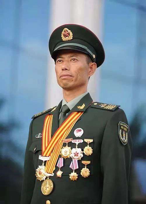 我國軍銜等級肩章排列圖片