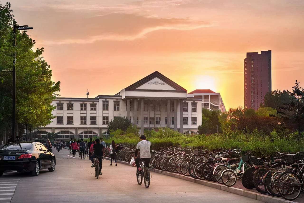 河北工程大學排名(河北省內(nèi)大學投檔線20強排名公布)