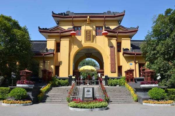 廣西師范大學(xué)與桂林電子科技大學(xué)；誰是桂林第一高校
