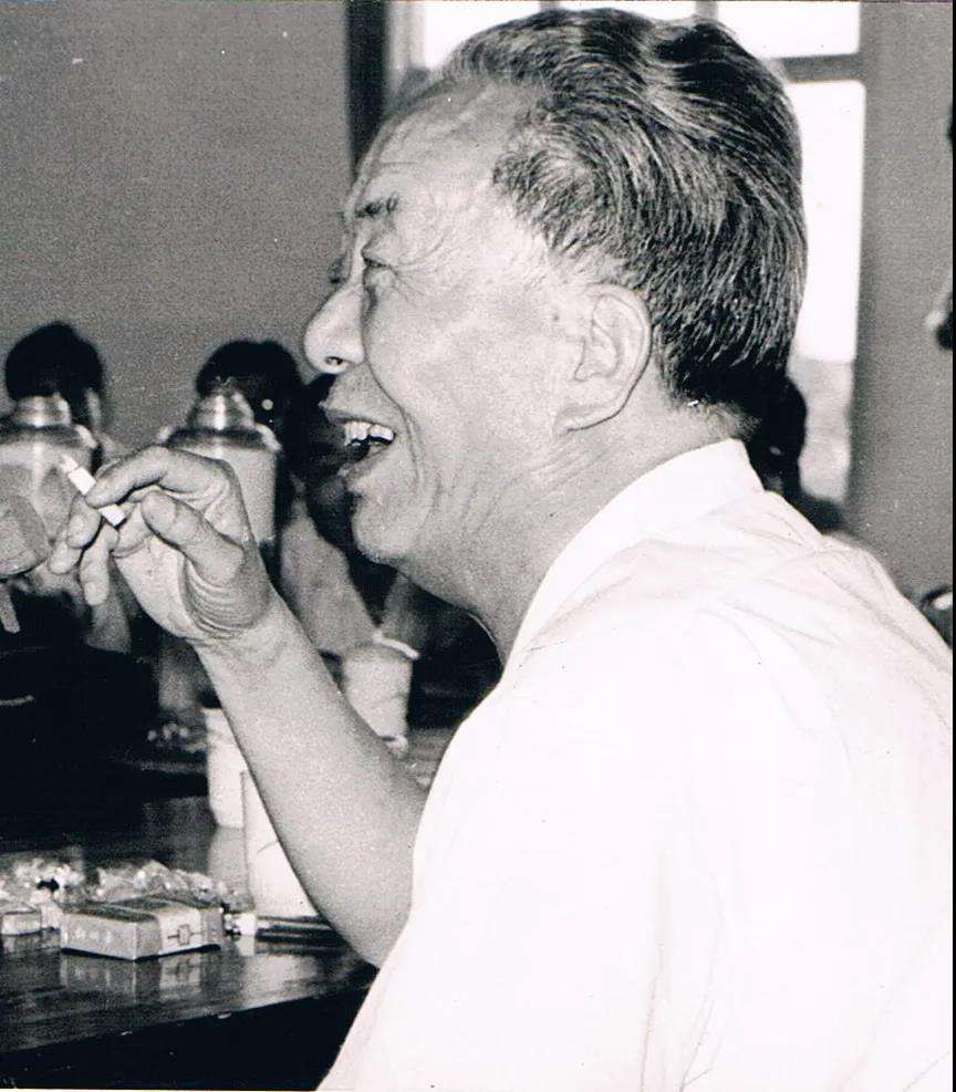 名家 | 艾青誕辰110周年｜艾青詩選