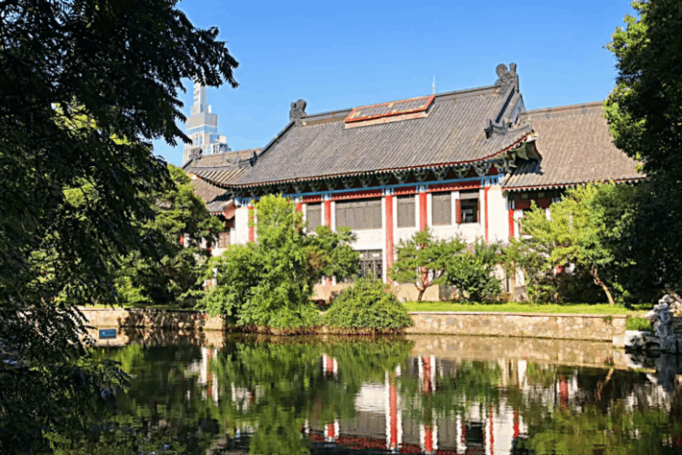 南京師范大學是211大學嗎(2022校友會公布中國最好大學排名第40)