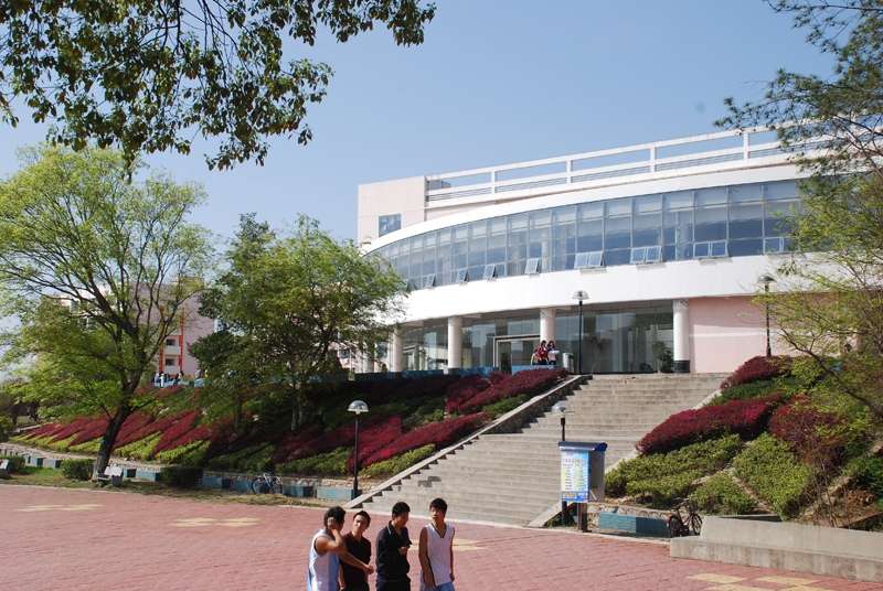 贛南師范大學怎么樣？是二本院校嗎？值得報考嗎？有什么好專業