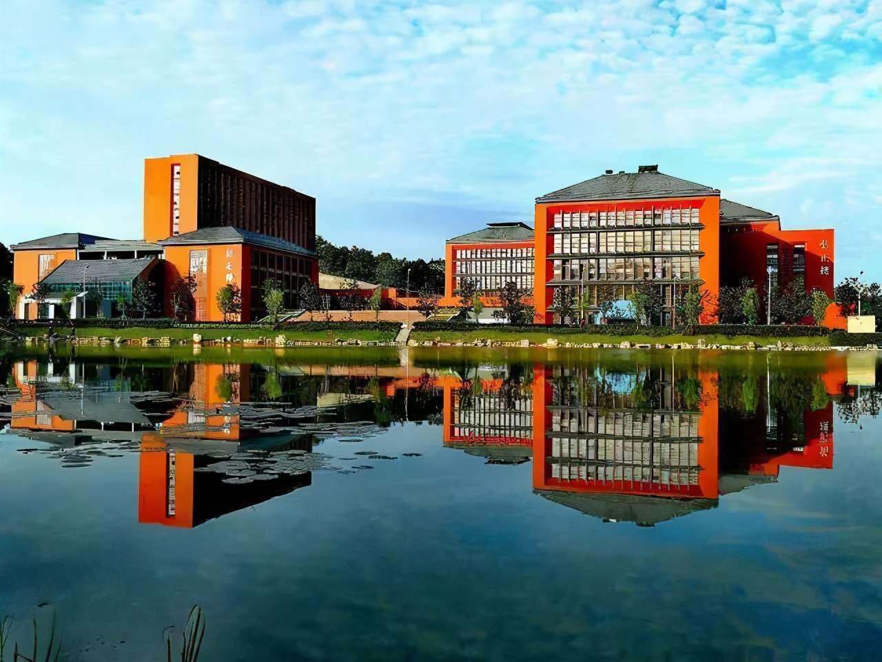 貴州大學(xué)全國排名第幾,2022年貴州省大學(xué)排名榜單