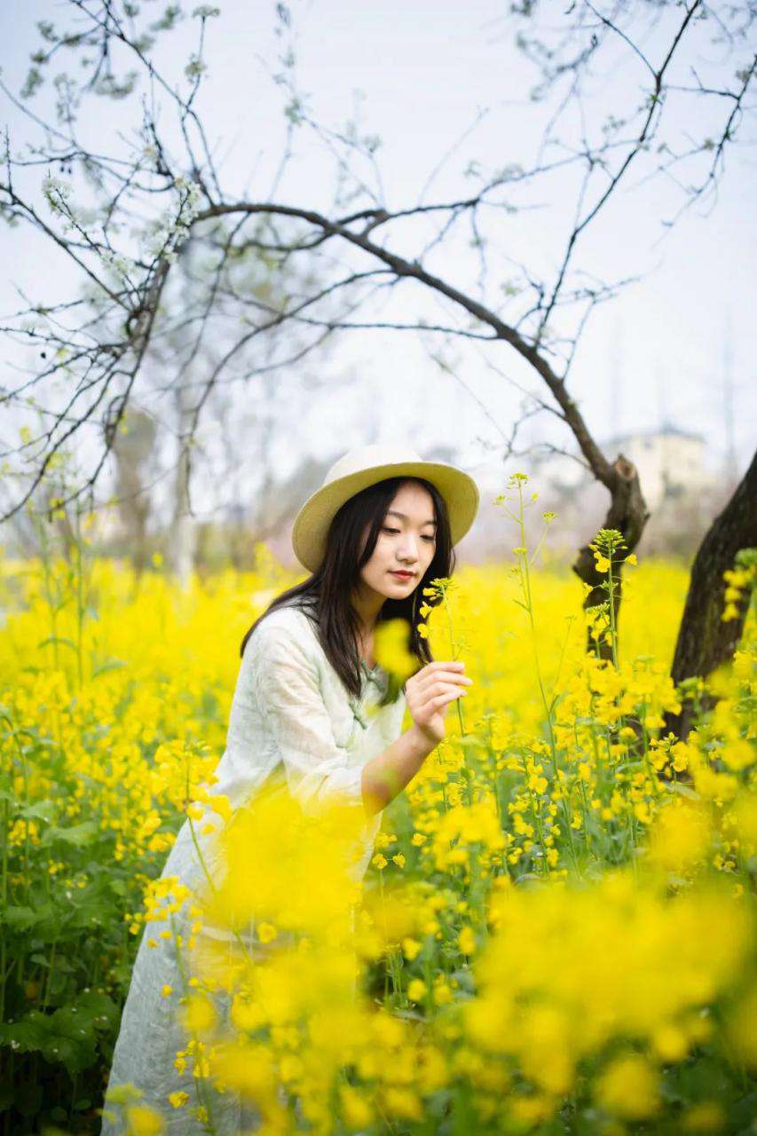 f1.8和f2.4光圈哪個(gè)好(適合拍人像的鏡頭)
