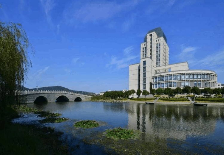 江南大學(xué)是211嗎,這所211大學(xué)因校名被誤認(rèn)為是野雞大學(xué)