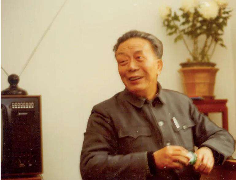 名家 | 艾青誕辰110周年｜艾青詩選