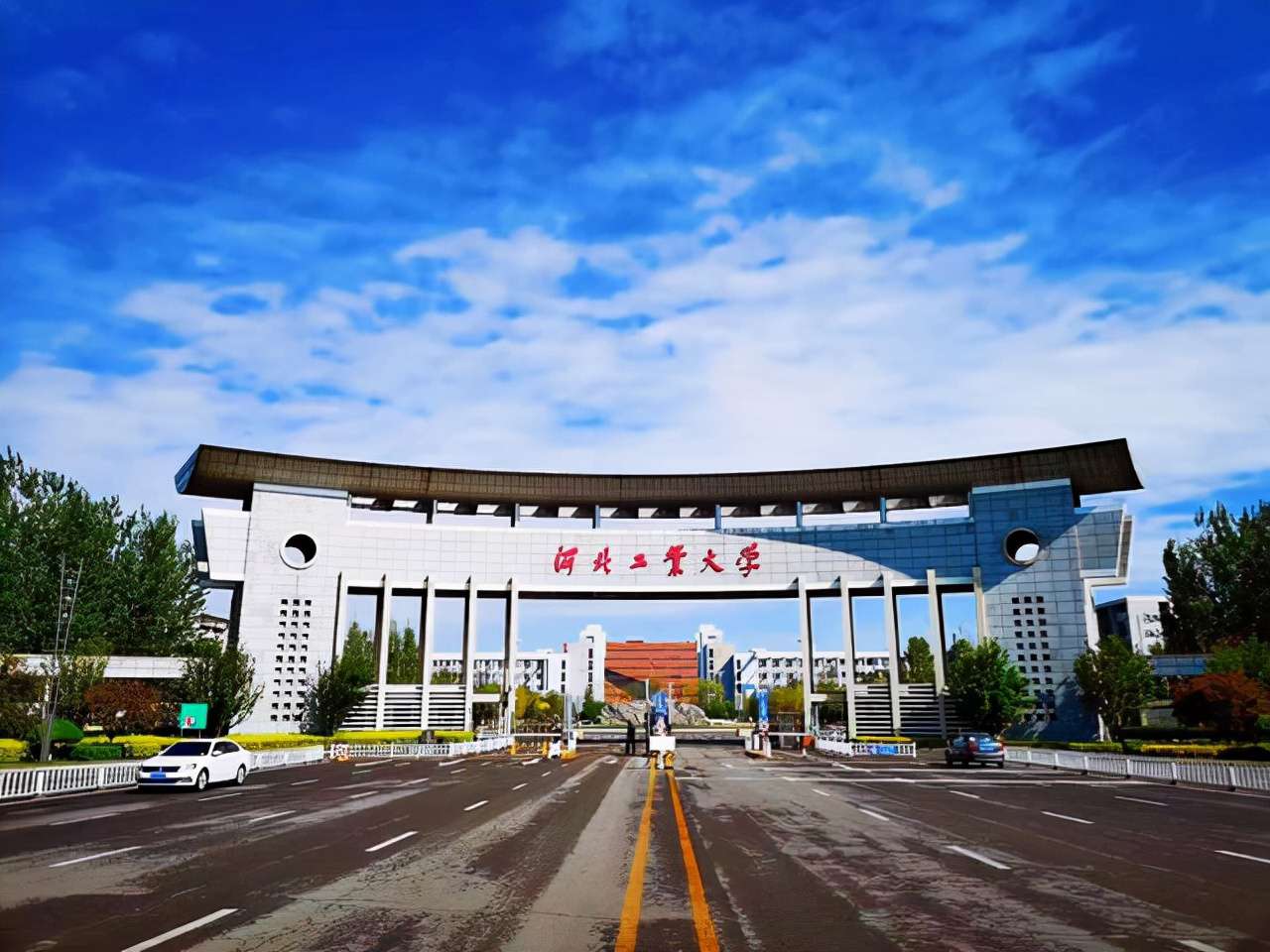 河北工程大學排名(河北省內(nèi)大學投檔線20強排名公布)