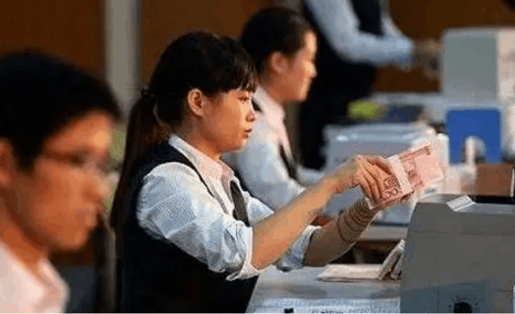 大媽偷走銀行5個億是真的嗎(浙江女商人聯合銀行內鬼暗箱操作)