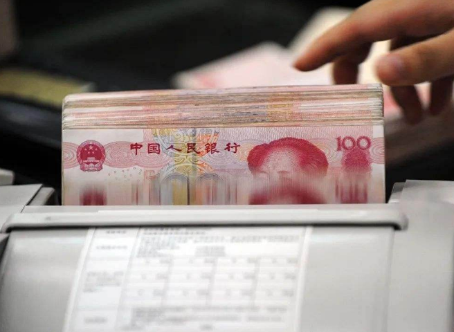 大媽偷走銀行5個億是真的嗎(浙江女商人聯合銀行內鬼暗箱操作)