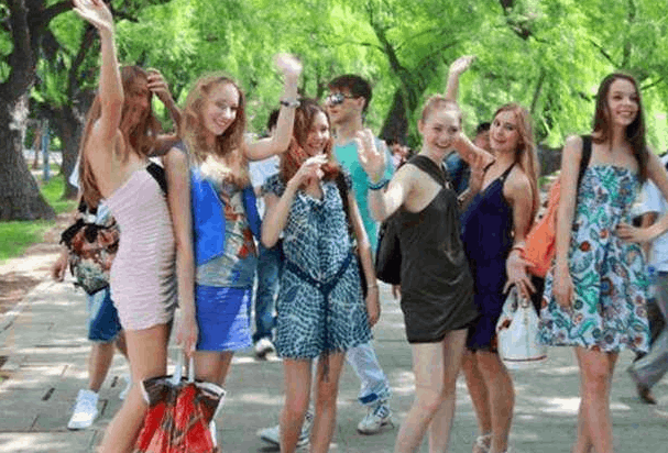 歐洲女人為什么不愿嫁中國(guó)人(為什么歐洲人都那么好看)