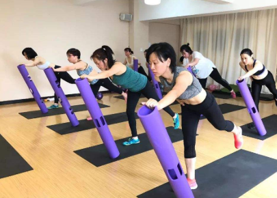 把它夾住去跑步不能掉體育課(訓練方法)