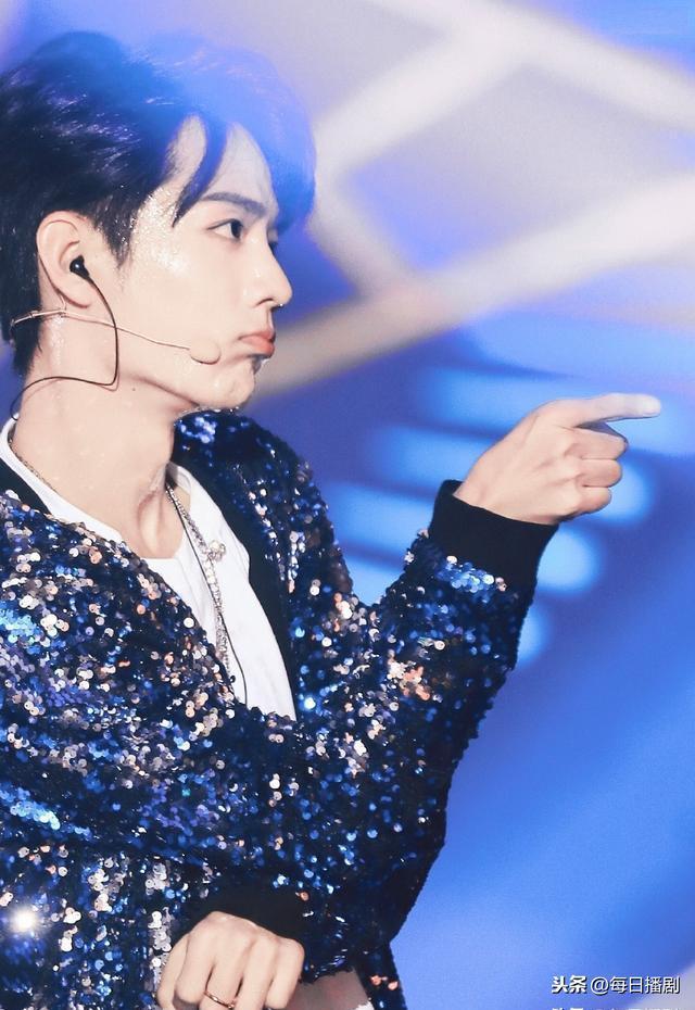 為什么男明星要穿長袖(男明星為什么穿打底)