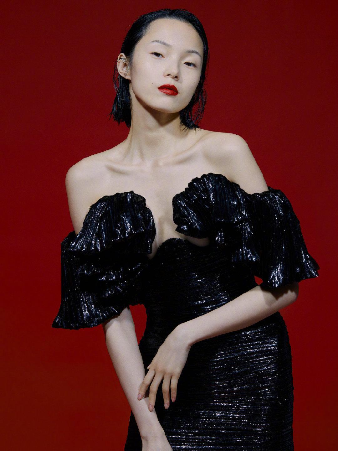 為什么美女平胸(為什么美女平胸多)