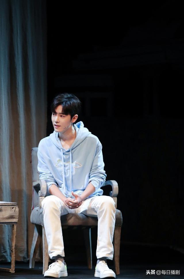 為什么男明星要穿長袖(男明星為什么穿打底)