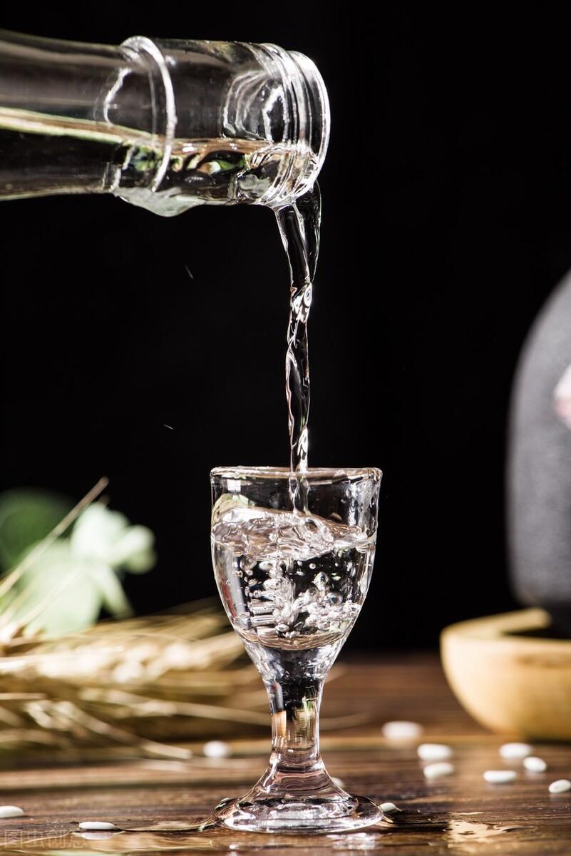 為什么喝酒吐完后嘴巴一直苦(喝酒為什么吐完就舒服了)