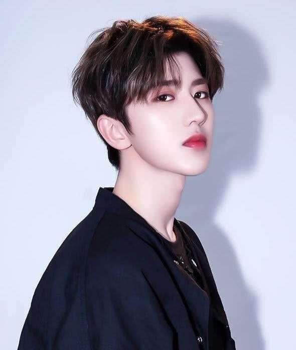 為什么那些男明星皮膚那么白(男明星的皮膚為什么那么白)