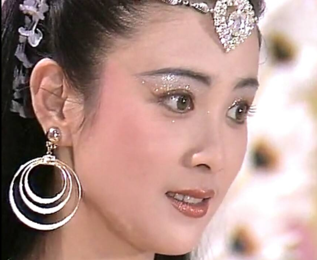 妲己美女(9版飾演“妲己”的女演員介紹)