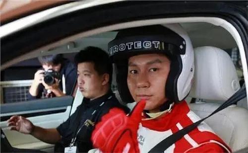 賽車手韓寒介紹(韓寒是什么賽車手)