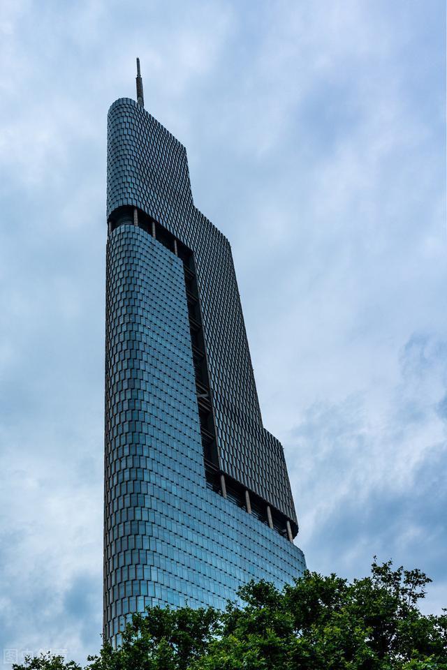 紫峰大廈介紹(關于南京紫峰大廈的資料)