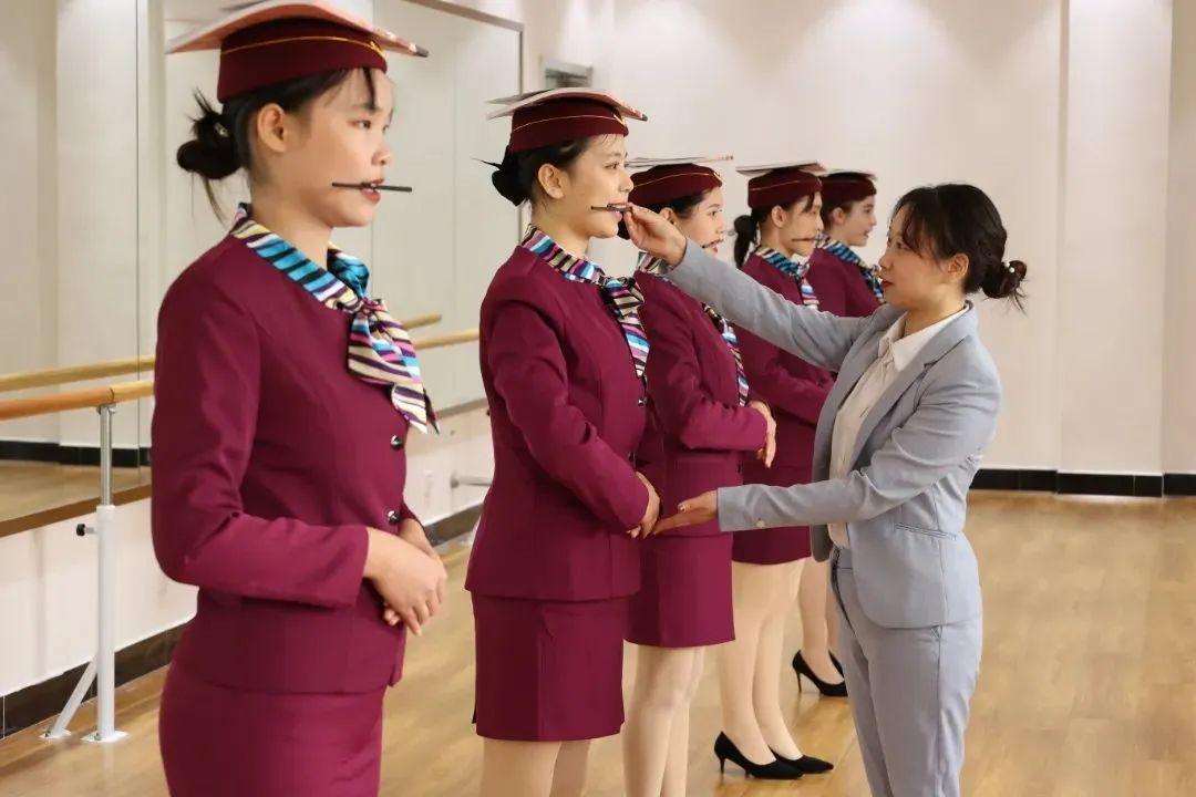 女孩子適合學什么技術(女孩適合的職業排行榜)