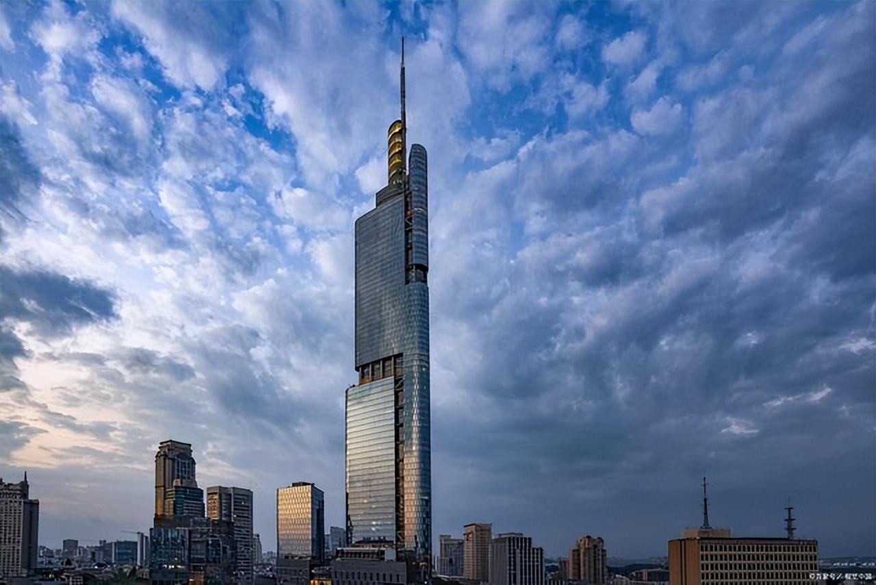 紫峰大廈介紹(關于南京紫峰大廈的資料)