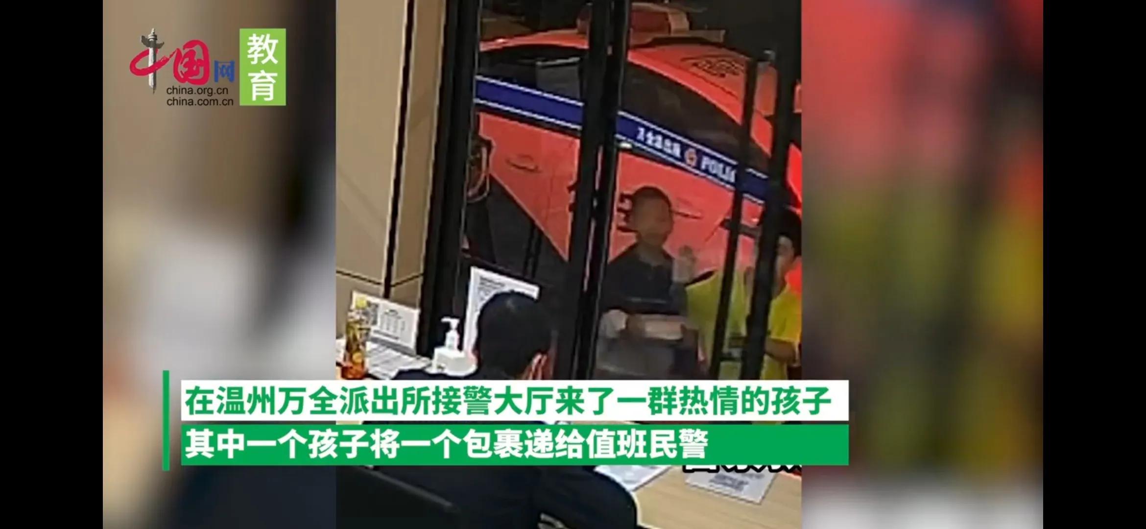 小學生撿到“十萬元”組團交派出所(小學生撿到練功券教給警察)