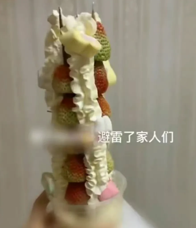 顧客買49.9元草莓塔全是綠色草莓(綠色草莓能吃嗎)