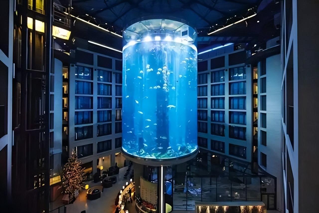 世界最大獨(dú)立圓柱體水族館爆裂,制造商介入調(diào)查